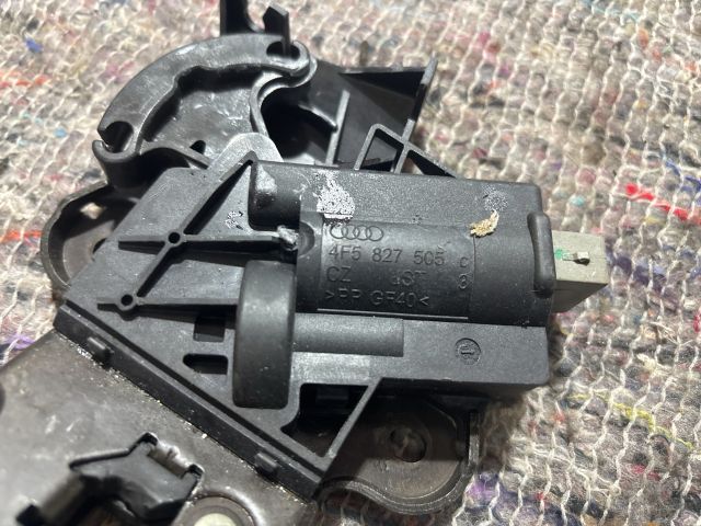 bontott VW EOS Csomagtérajtó Zárbetét