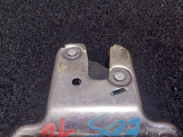 bontott VW EOS Csomagtérajtó Zárszerkezet