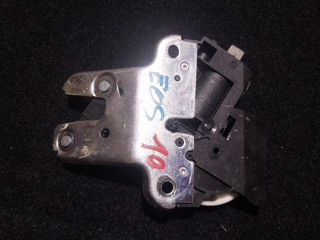 bontott VW EOS Csomagtérajtó Zárszerkezet