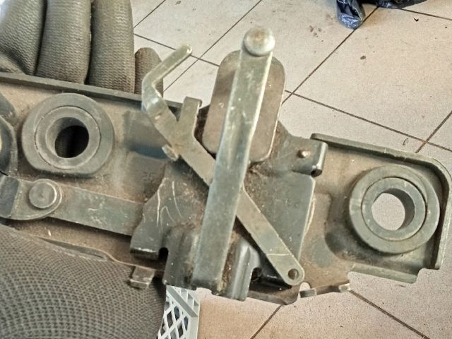 bontott VW EOS Csomagtérajtó Zárszerkezet