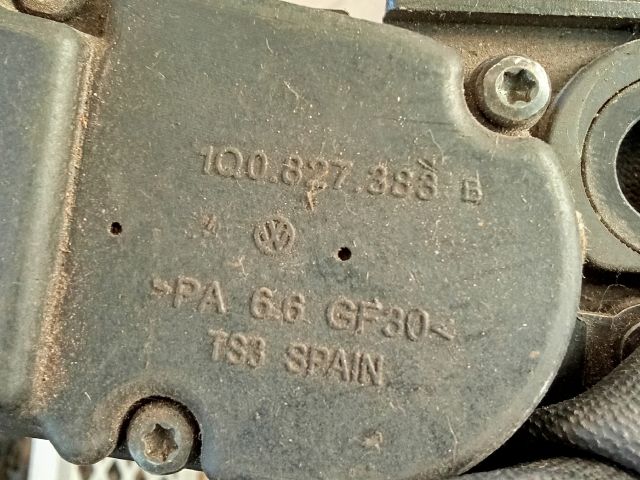 bontott VW EOS Csomagtérajtó Zárszerkezet