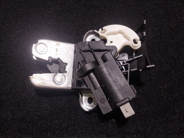 bontott VW EOS Csomagtérajtó Zárszerkezet