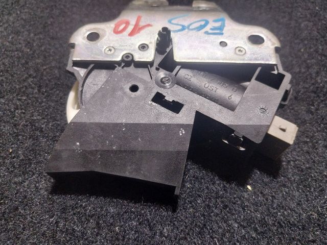 bontott VW EOS Csomagtérajtó Zárszerkezet