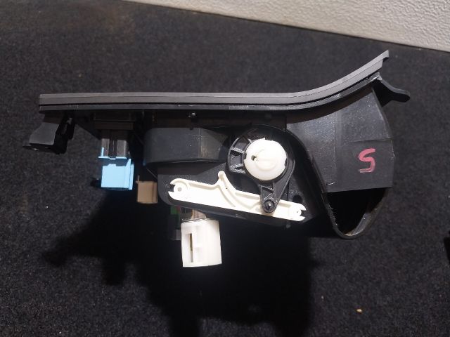 bontott VW EOS Első Hamutartó