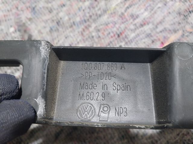 bontott VW EOS Hátsó középső Lökhárító Tartó (Műanyag)