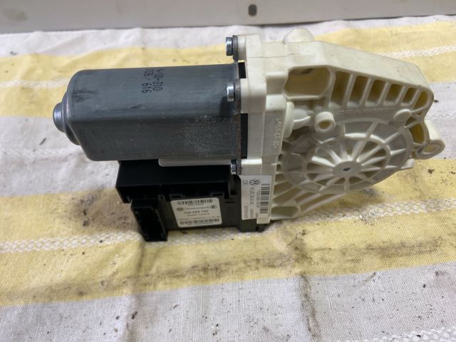 bontott VW EOS Jobb első Ablakemelő Motor