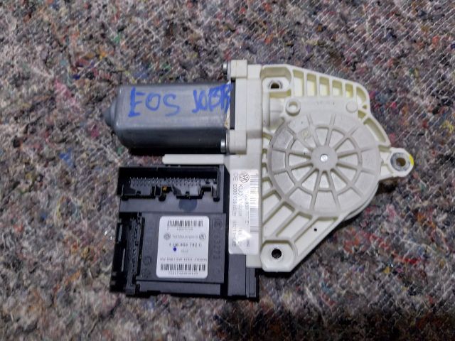 bontott VW EOS Jobb első Ablakemelő Motor