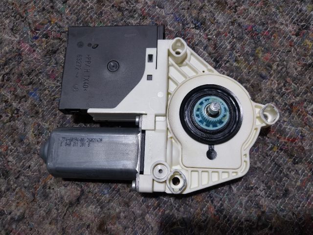 bontott VW EOS Jobb első Ablakemelő Motor