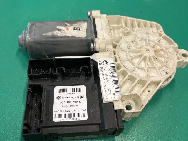 bontott VW EOS Jobb első Ablakemelő Motor