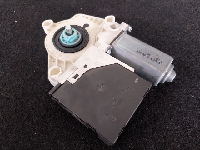 bontott VW EOS Jobb első Ablakemelő Motor