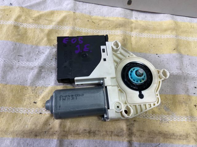 bontott VW EOS Jobb első Ablakemelő Motor