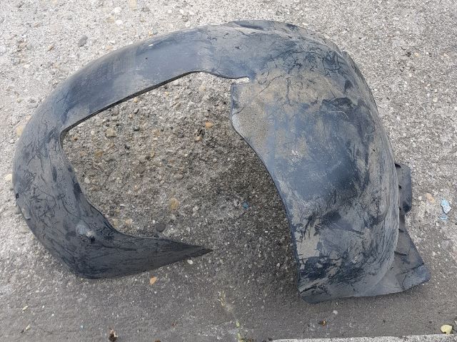 bontott VW EOS Jobb első Dobbetét (Kerékjárati, Műanyag)