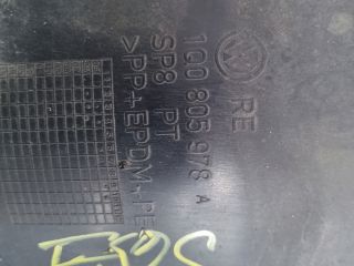 bontott VW EOS Jobb első Dobbetét (Kerékjárati, Műanyag)