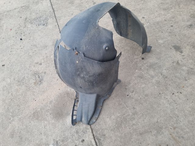 bontott VW EOS Jobb első Dobbetét (Kerékjárati, Műanyag)