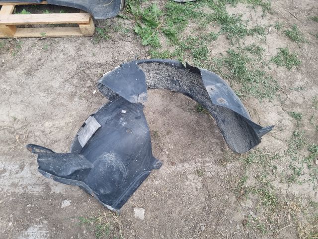 bontott VW EOS Jobb első Dobbetét (Kerékjárati, Műanyag)