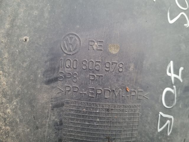 bontott VW EOS Jobb első Dobbetét (Kerékjárati, Műanyag)