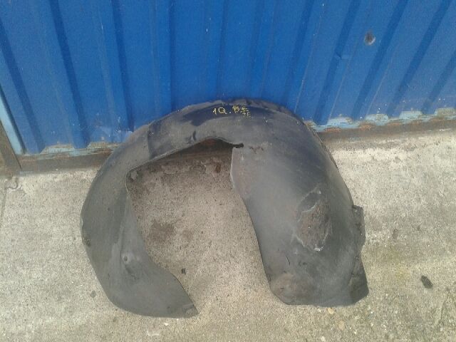 bontott VW EOS Jobb első Dobbetét (Kerékjárati, Műanyag)