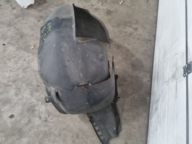 bontott VW EOS Jobb első Dobbetét (Kerékjárati, Műanyag)