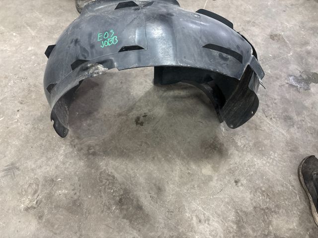 bontott VW EOS Jobb első Első Dobbetét (Kerékjárati, Műanyag)