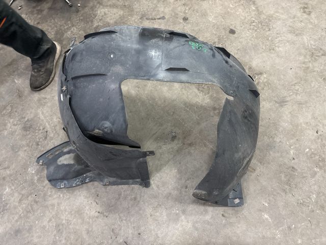 bontott VW EOS Jobb első Első Dobbetét (Kerékjárati, Műanyag)