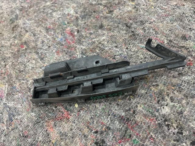 bontott VW EOS Jobb első Lökhárító Tartó (Műanyag)