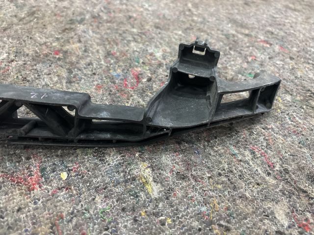 bontott VW EOS Jobb első Lökhárító Tartó (Műanyag)