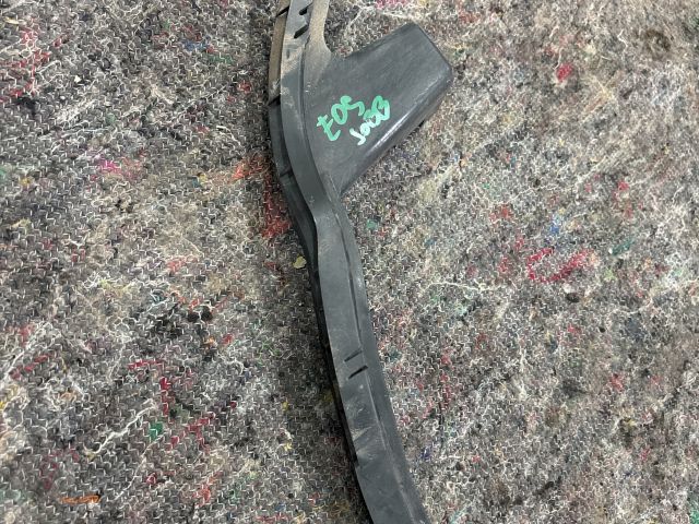 bontott VW EOS Jobb első Lökhárító Tartó (Műanyag)