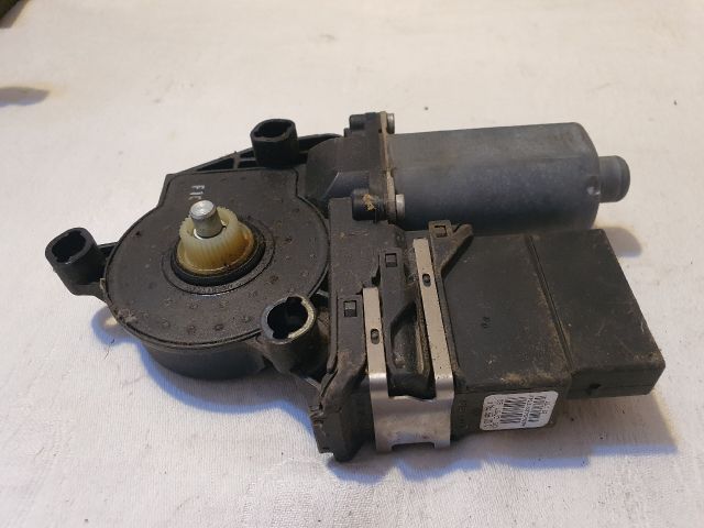 bontott VW EOS Jobb hátsó Ablakemelő Motor