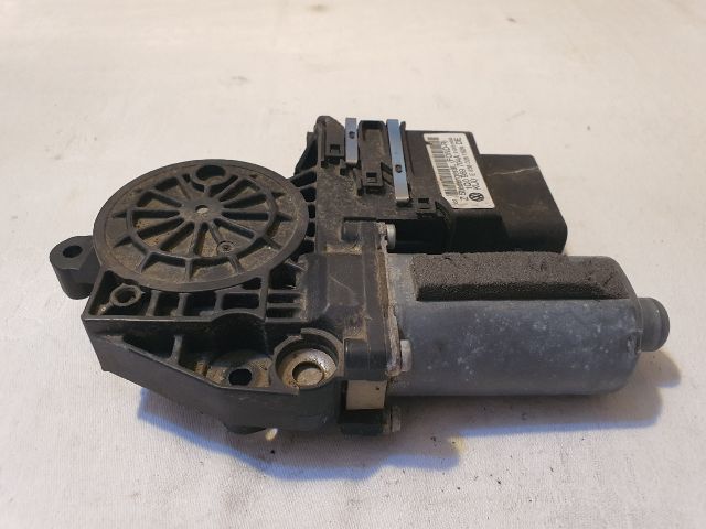 bontott VW EOS Jobb hátsó Ablakemelő Motor