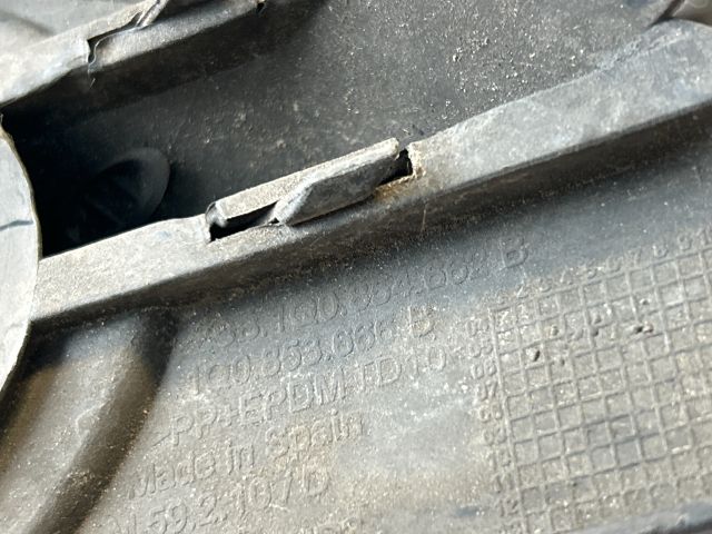 bontott VW EOS Jobb Ködlámpa Rács