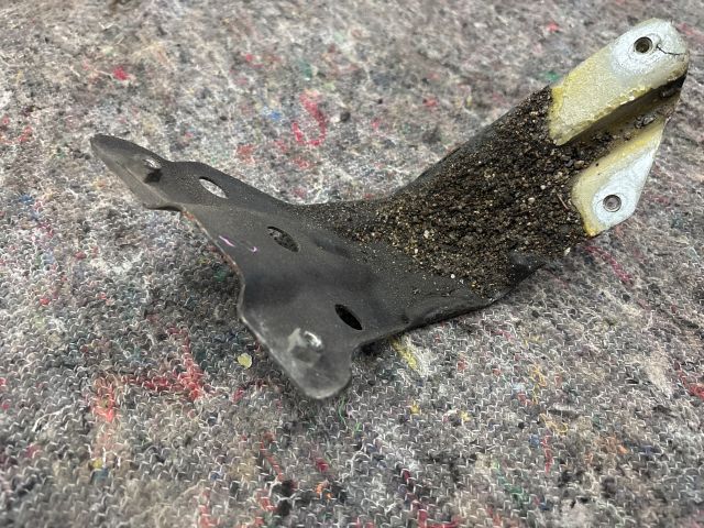 bontott VW EOS Jobb Sárvédő Oldaltartó