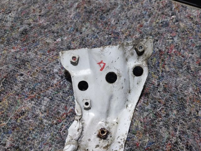 bontott VW EOS Jobb Sárvédő Oldaltartó