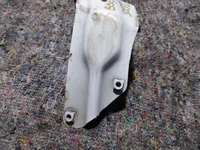 bontott VW EOS Jobb Sárvédő Oldaltartó