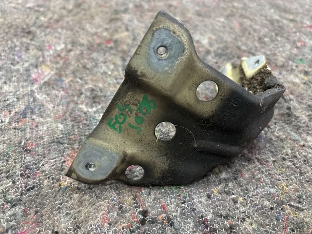 bontott VW EOS Jobb Sárvédő Oldaltartó