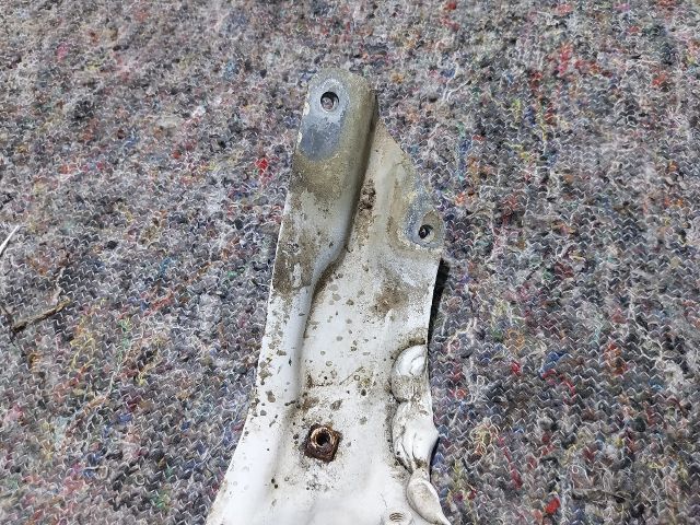 bontott VW EOS Jobb Sárvédő Oldaltartó