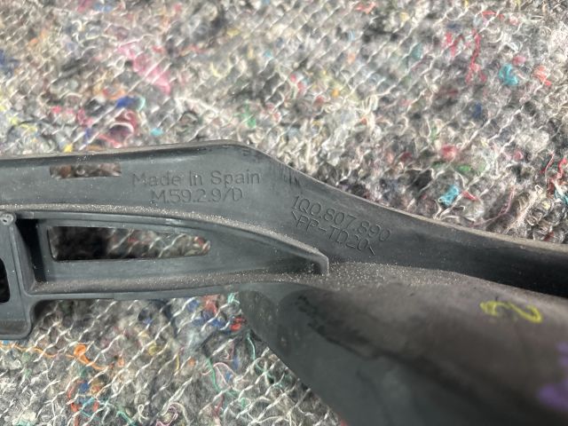 bontott VW EOS Jobb Sárvédő Oldaltartó