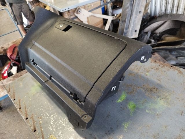 bontott VW EOS Kesztyűtartó