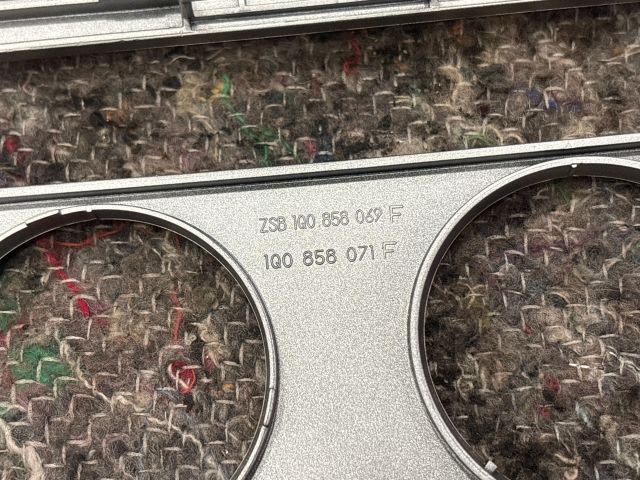 bontott VW EOS Középkonzol Keret