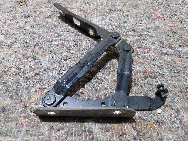 bontott VW EOS Motorháztető Bal Zsanér