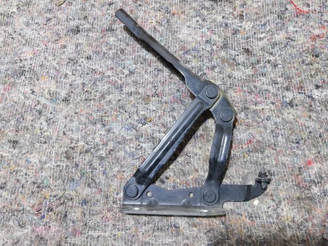 bontott VW EOS Motorháztető Bal Zsanér