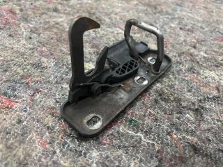 bontott VW EOS Motorháztető Biztonsági Kampó