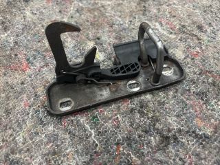 bontott VW EOS Motorháztető Biztonsági Kampó