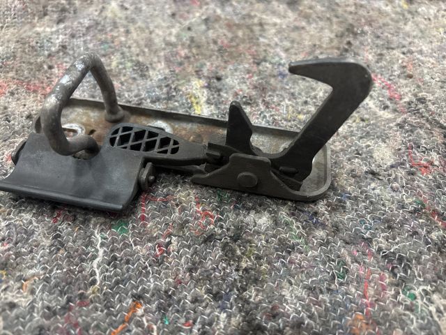 bontott VW EOS Motorháztető Biztonsági Kampó