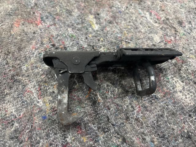 bontott VW EOS Motorháztető Biztonsági Kampó