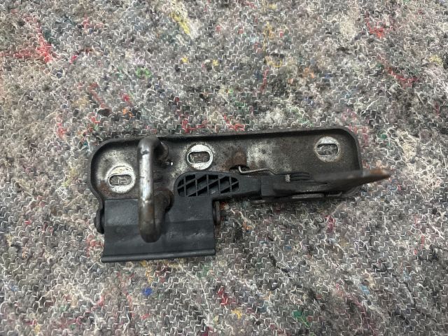 bontott VW EOS Motorháztető Biztonsági Kampó