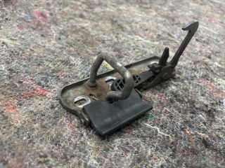 bontott VW EOS Motorháztető Biztonsági Kampó