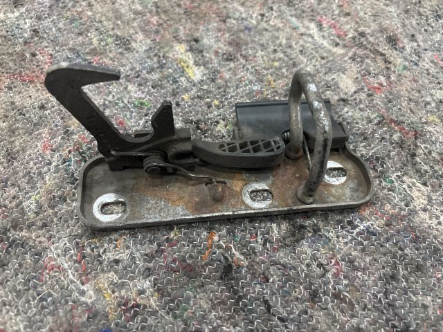 bontott VW EOS Motorháztető Biztonsági Kampó