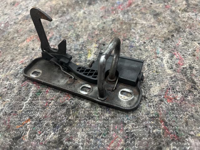 bontott VW EOS Motorháztető Biztonsági Kampó