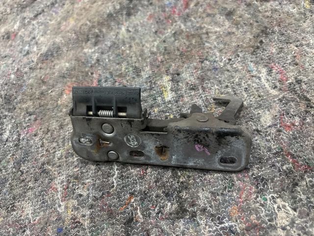 bontott VW EOS Motorháztető Biztonsági Kampó