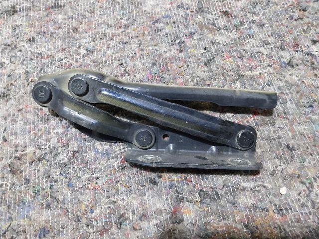 bontott VW EOS Motorháztető Jobb Zsanér